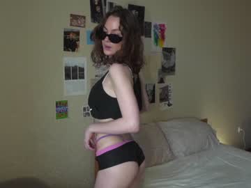girl
        daisy_mint cam image #1186304
