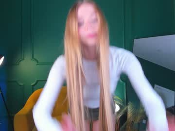 girl
        cassie_palmer cam image #5832340