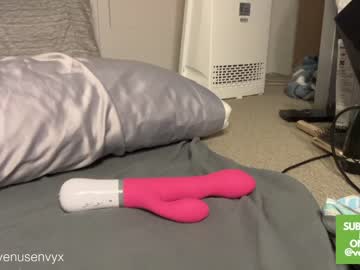 girl
        venusenvyx cam image #1536881