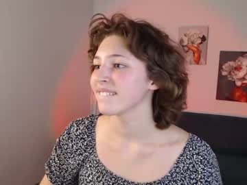 girl
        cherry_lea_ cam image #2538618