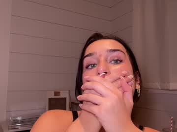 girl
        adorablair cam image #5793383