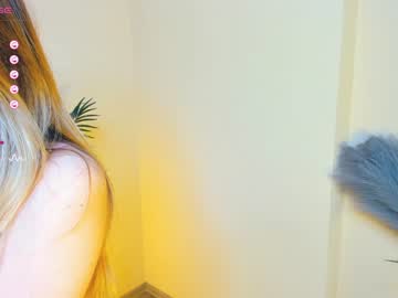 girl
        katrin_tangerine cam image #3945377