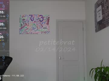 girl
        petitebrat cam image #3506196