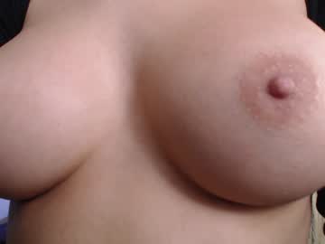 girl
        motorboat_me cam image #1035491