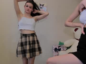couple
        flowery__girls cam image #1627219