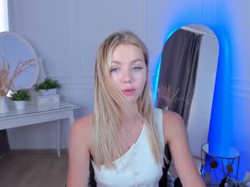 girl
        cassie_palmer cam image #4684137