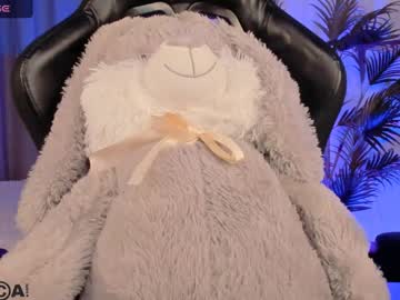 couple
        alice_leey cam image #4569322