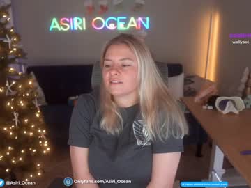 girl
        asiri_ocean cam image #3046138