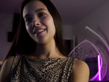 girl
        emilybatee cam image #6934784