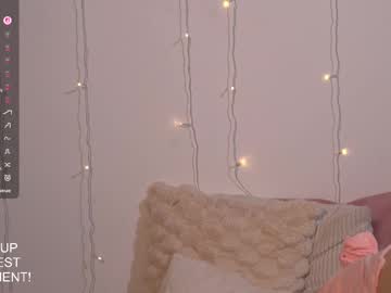 girl
        happynewdear cam image #6190692