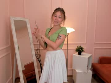 girl
        lottie_shine cam image #405096