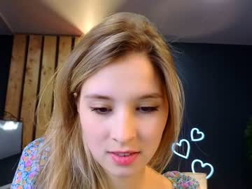 girl
        milablush cam image #1279881
