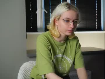 girl
        cathrynbelger cam image #6163773