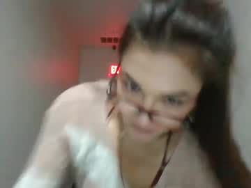 girl
        lovelyqueenaria cam image #5520392
