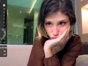 girl
        siberian_siren cam image #6251768