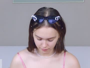 girl
        evi_wow cam image #2282315