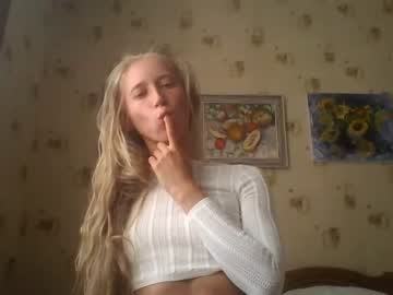 girl
        northfey cam image #2371243