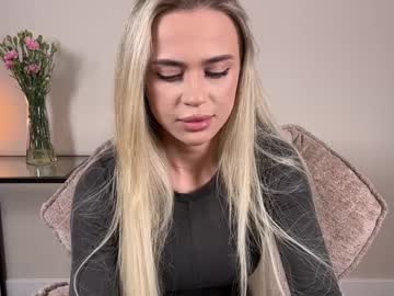 girl
        julia_rle cam image #6791533