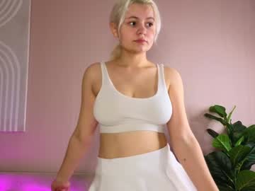 girl
        winniewest_ cam image #5567884