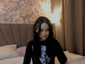 girl
        irisbroyn cam image #2337536