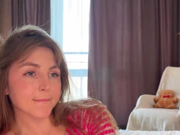 girl
        girl_next_door19 cam image #6514844