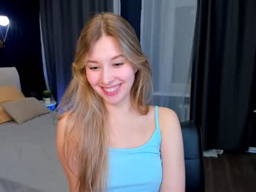 girl
        milablush cam image #1425955