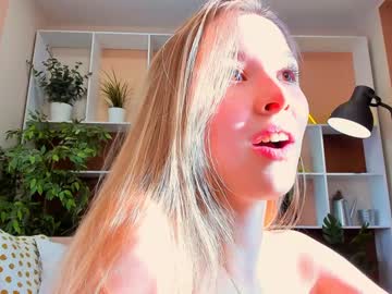 girl
        milablush cam image #2315487