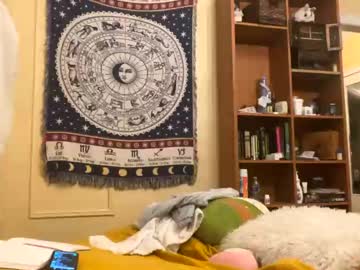 girl
        lucylabellum cam image #4285992