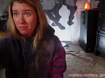girl
        lucy_gooosey cam image #2879673