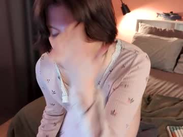 girl
        sugar_tomato cam image #6775974