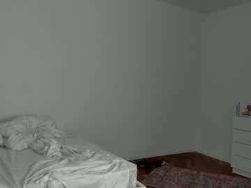 girl
        vivienne_westwoood cam image #1512816