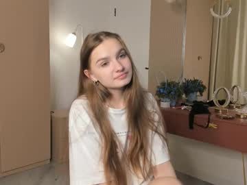 girl
        loradutt cam image #6092227