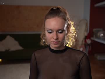 girl
        chillwithkira cam image #550556