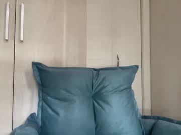 girl
        yourbonie cam image #1187012