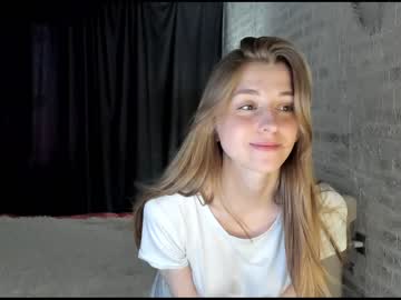 girl
        sweet_sophieeee cam image #1964087