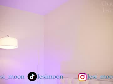 girl
        lesi_moon cam image #3524585