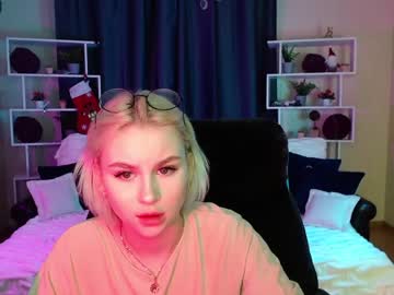 girl
        white_babe cam image #3212488