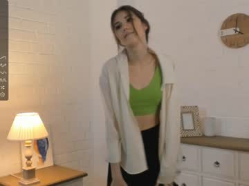 girl
        baileywalton cam image #2330056