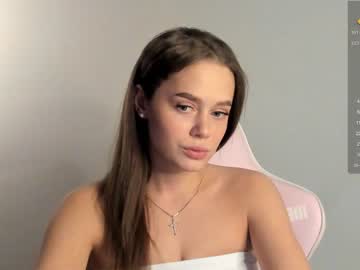 girl
        brittcubitt cam image #3676115