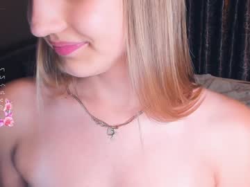 girl
        ouch_may cam image #4636764