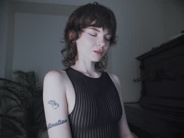 girl
        auddicted cam image #2170791