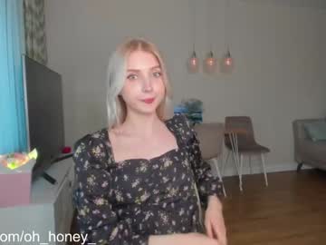 girl
        oh_honey_ cam image #1894038