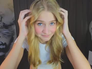 girl
        emilyhewell cam image #5455042