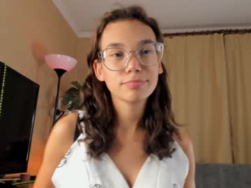 girl
        kayaoliver cam image #2514363