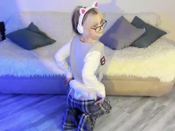 girl
        deryubanny cam image #512588