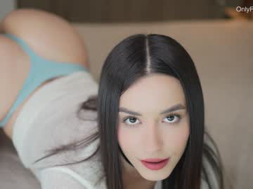 girl
        emyii cam image #2237988