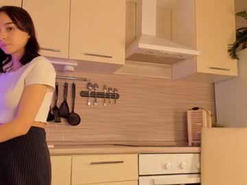 girl
        aimeerogers cam image #1166773