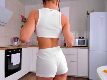 girl
        girl_next_door19 cam image #3360088