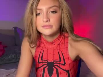 girl
        sarahjonesx cam image #6216059
