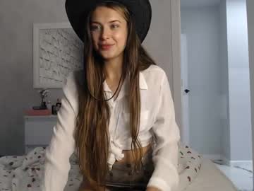 girl
        lisa_amato cam image #4760308